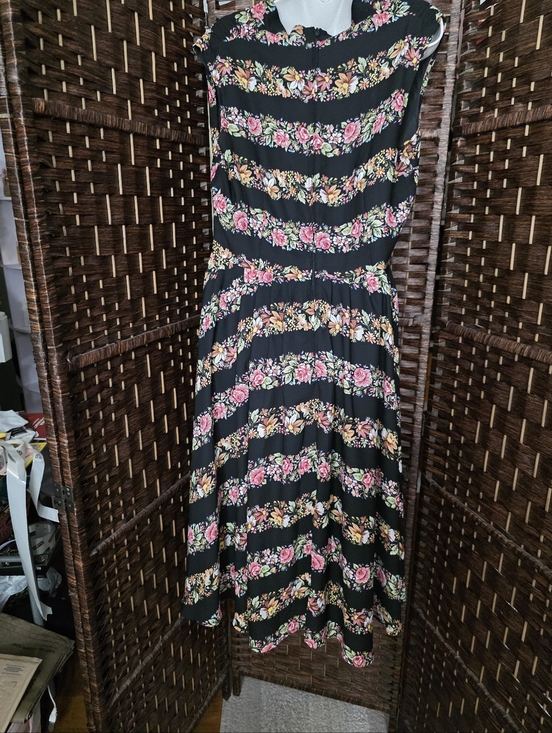 Unique vintage Floral Stripe Sleeveless Midi Dress in Black and Pink - Picture 10 of 15